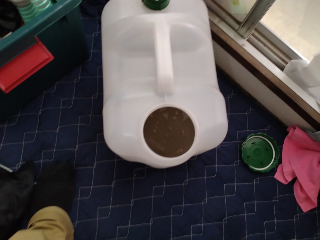 エアコンクリーニング　汚水