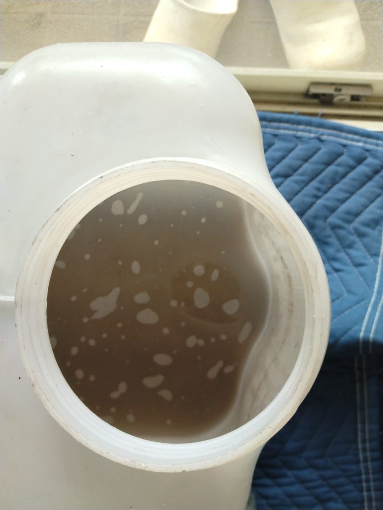 エアコンクリーニング　洗浄汚水